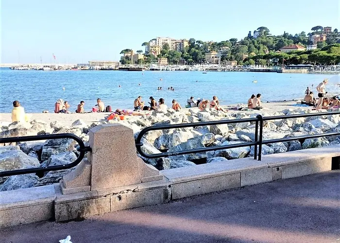 Fronte Del Golf Daire Rapallo